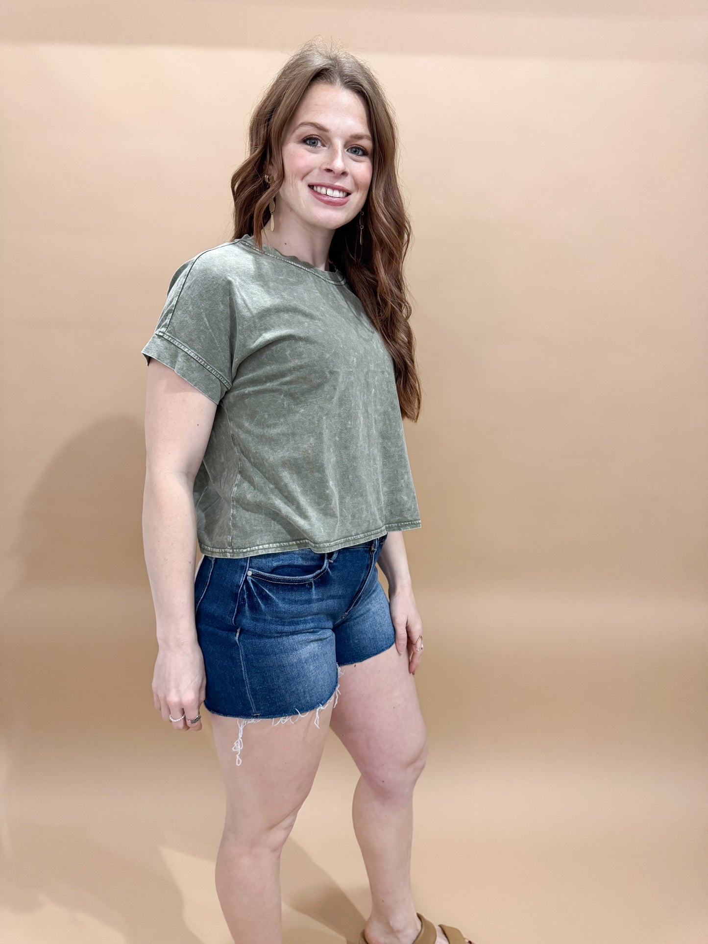MJ Dark Wash Raw Hem Denim Shorts, Risen