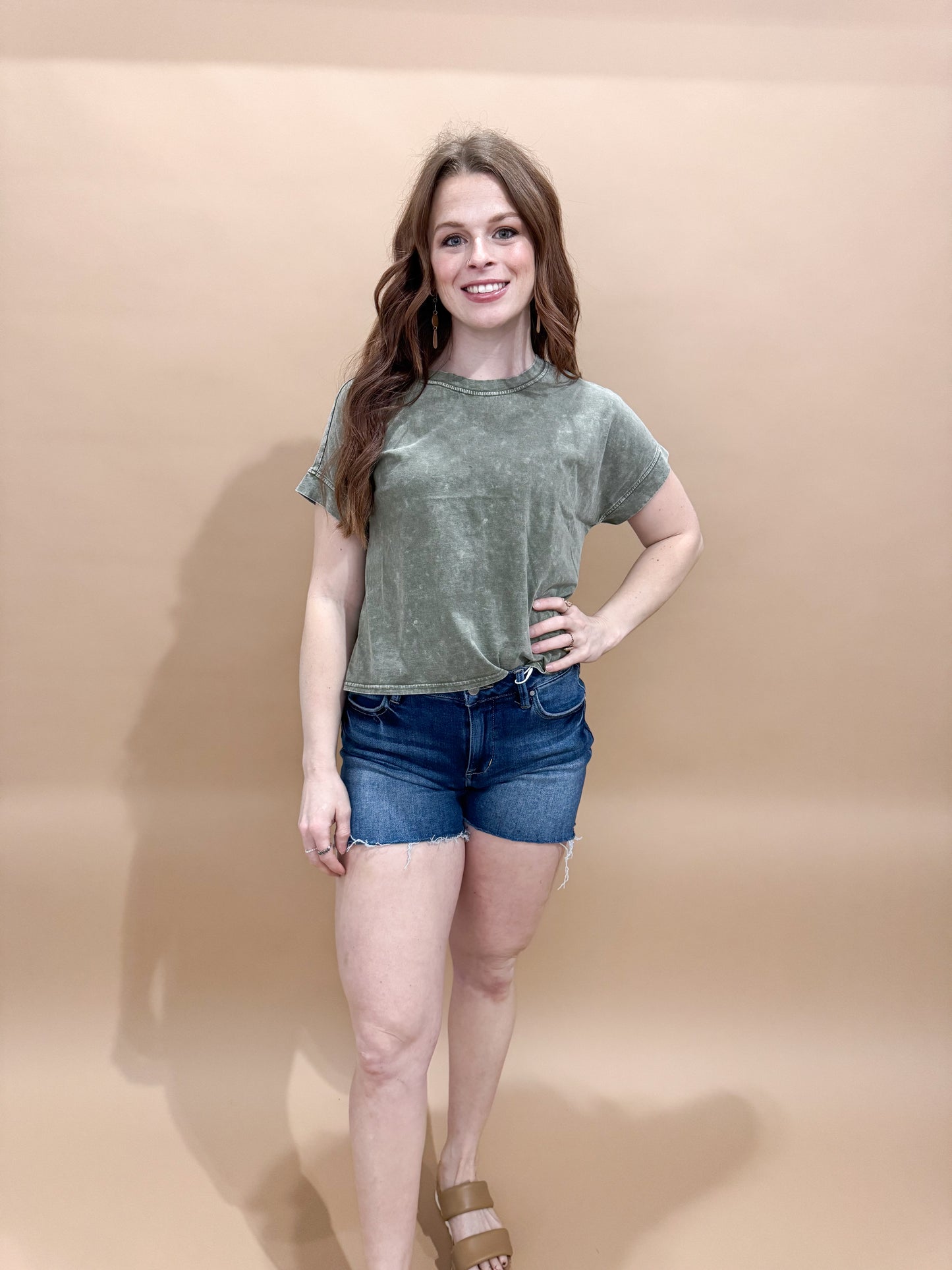 MJ Dark Wash Raw Hem Denim Shorts, Risen
